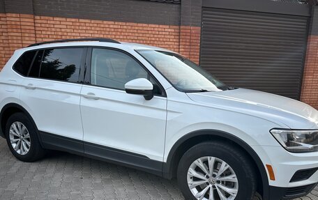 Volkswagen Tiguan II, 2020 год, 3 100 000 рублей, 2 фотография