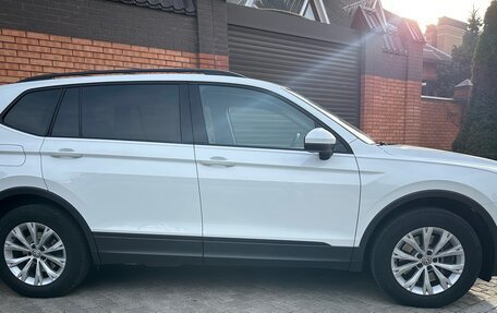 Volkswagen Tiguan II, 2020 год, 3 100 000 рублей, 3 фотография