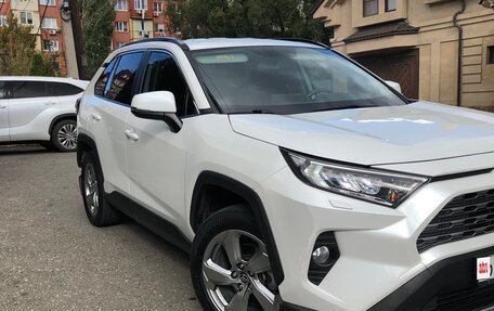 Toyota RAV4, 2020 год, 3 200 000 рублей, 2 фотография