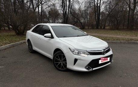 Toyota Camry, 2017 год, 2 050 000 рублей, 2 фотография