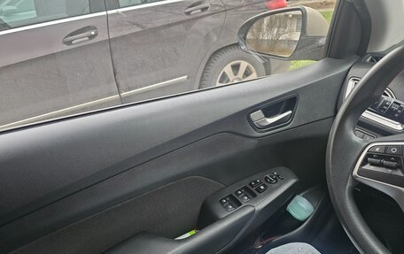 Hyundai Solaris II рестайлинг, 2020 год, 1 300 000 рублей, 6 фотография