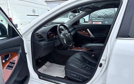 Toyota Camry, 2011 год, 850 000 рублей, 10 фотография