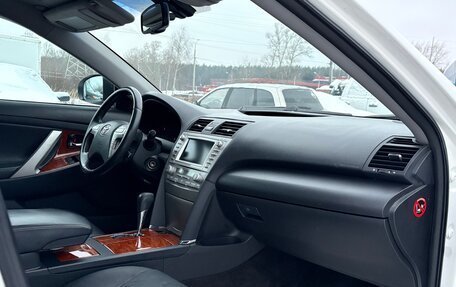 Toyota Camry, 2011 год, 850 000 рублей, 21 фотография