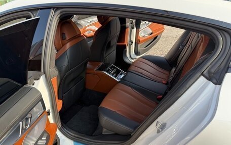 BMW 8 серия, 2025 год, 12 600 000 рублей, 19 фотография