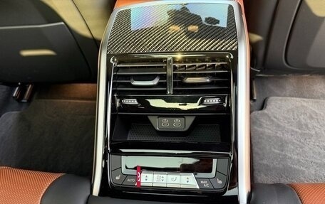 BMW 8 серия, 2025 год, 12 600 000 рублей, 18 фотография