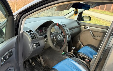 Volkswagen Touran III, 2005 год, 410 000 рублей, 10 фотография