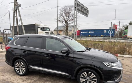 Mitsubishi Outlander III рестайлинг 3, 2020 год, 2 720 000 рублей, 3 фотография