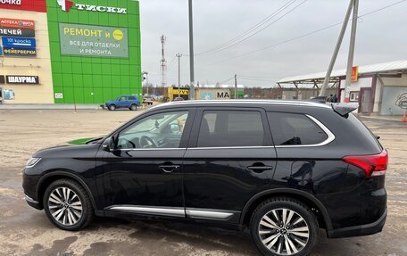 Mitsubishi Outlander III рестайлинг 3, 2020 год, 2 720 000 рублей, 2 фотография