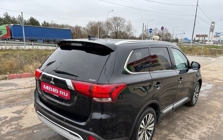 Mitsubishi Outlander III рестайлинг 3, 2020 год, 2 720 000 рублей, 5 фотография