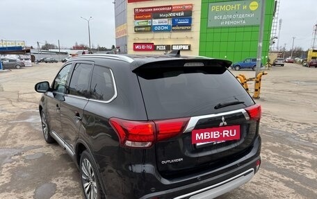 Mitsubishi Outlander III рестайлинг 3, 2020 год, 2 720 000 рублей, 6 фотография