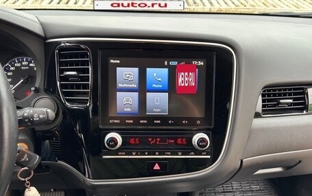 Mitsubishi Outlander III рестайлинг 3, 2020 год, 2 720 000 рублей, 14 фотография