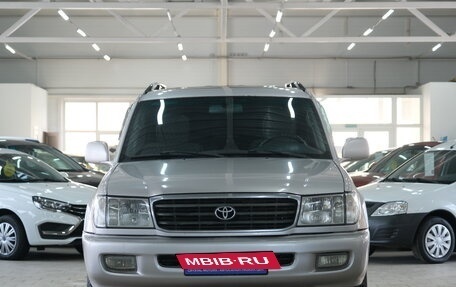Toyota Land Cruiser 100 рестайлинг 2, 2001 год, 1 429 000 рублей, 3 фотография