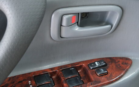 Toyota Land Cruiser 100 рестайлинг 2, 2001 год, 1 429 000 рублей, 9 фотография