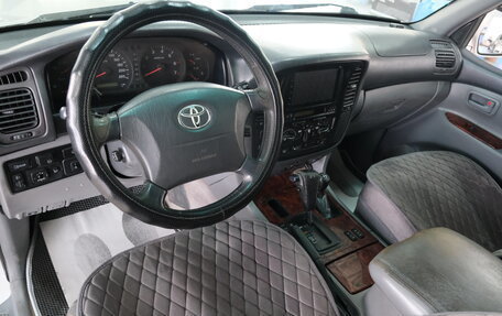 Toyota Land Cruiser 100 рестайлинг 2, 2001 год, 1 429 000 рублей, 13 фотография