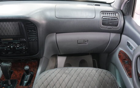 Toyota Land Cruiser 100 рестайлинг 2, 2001 год, 1 429 000 рублей, 19 фотография