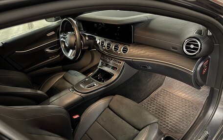 Mercedes-Benz E-Класс, 2022 год, 4 300 000 рублей, 5 фотография