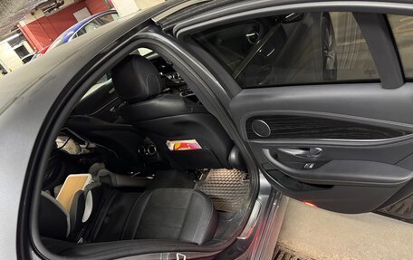 Mercedes-Benz E-Класс, 2022 год, 4 300 000 рублей, 8 фотография