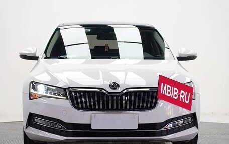 Skoda Superb III рестайлинг, 2021 год, 2 192 000 рублей, 2 фотография