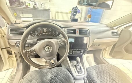 Volkswagen Jetta VI, 2011 год, 700 000 рублей, 6 фотография