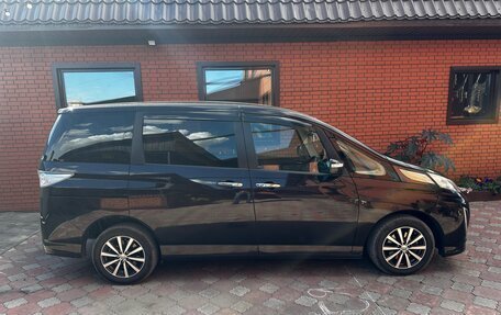 Mazda Biante, 2011 год, 1 420 000 рублей, 3 фотография