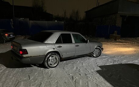 Mercedes-Benz E-Класс, 1993 год, 195 000 рублей, 1 фотография