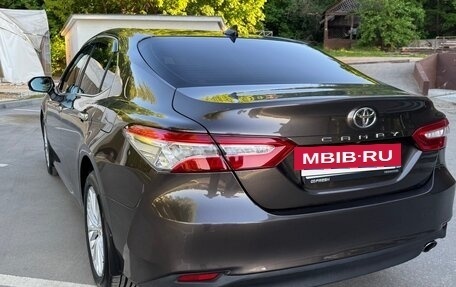 Toyota Camry, 2018 год, 2 170 000 рублей, 4 фотография