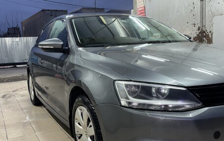 Volkswagen Jetta VI, 2013 год, 995 000 рублей, 2 фотография