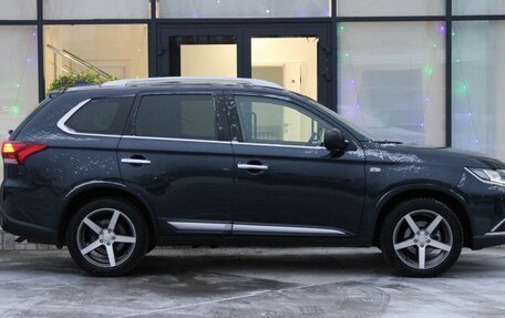 Mitsubishi Outlander III рестайлинг 3, 2017 год, 1 885 000 рублей, 6 фотография