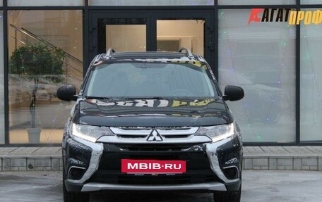 Mitsubishi Outlander III рестайлинг 3, 2017 год, 1 885 000 рублей, 4 фотография