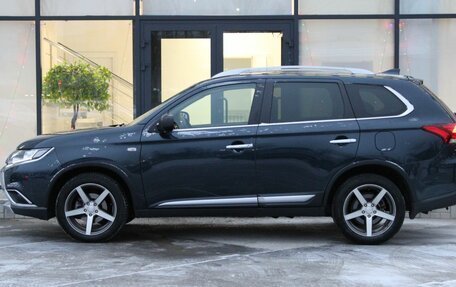 Mitsubishi Outlander III рестайлинг 3, 2017 год, 1 885 000 рублей, 10 фотография