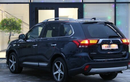 Mitsubishi Outlander III рестайлинг 3, 2017 год, 1 885 000 рублей, 9 фотография