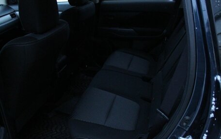 Mitsubishi Outlander III рестайлинг 3, 2017 год, 1 885 000 рублей, 19 фотография