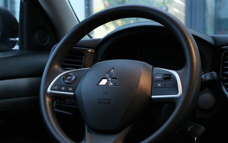 Mitsubishi Outlander III рестайлинг 3, 2017 год, 1 885 000 рублей, 16 фотография