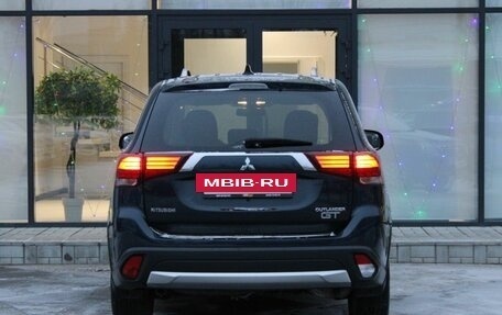 Mitsubishi Outlander III рестайлинг 3, 2017 год, 1 885 000 рублей, 8 фотография