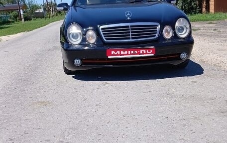 Mercedes-Benz CLK-Класс, 2000 год, 550 000 рублей, 1 фотография