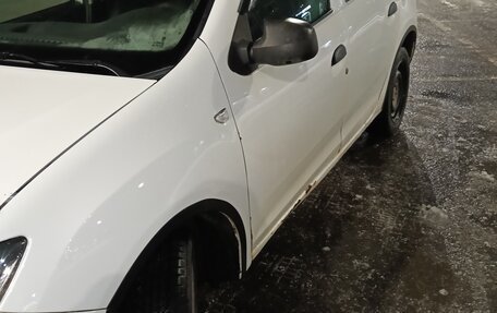 Renault Logan II, 2016 год, 280 000 рублей, 2 фотография