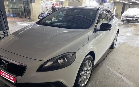 Volvo V40 Cross Country I, 2017 год, 1 750 000 рублей, 3 фотография