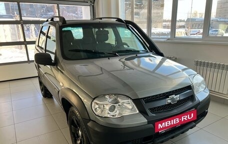Chevrolet Niva I рестайлинг, 2018 год, 650 000 рублей, 3 фотография