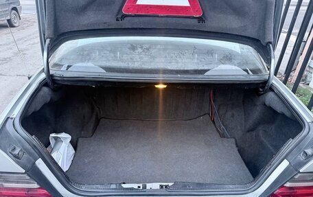 Mercedes-Benz E-Класс, 1995 год, 850 000 рублей, 9 фотография