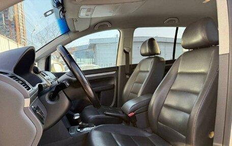 Volkswagen Touran III, 2009 год, 800 000 рублей, 10 фотография