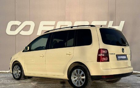 Volkswagen Touran III, 2009 год, 800 000 рублей, 2 фотография