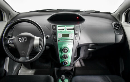 Toyota Yaris III рестайлинг, 2006 год, 370 000 рублей, 13 фотография