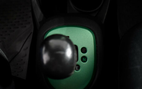 Toyota Yaris III рестайлинг, 2006 год, 370 000 рублей, 17 фотография