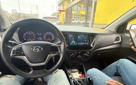 Hyundai Solaris II рестайлинг, 2017 год, 830 000 рублей, 4 фотография