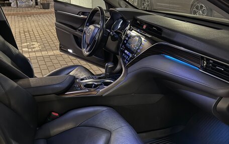 Toyota Camry, 2018 год, 2 850 000 рублей, 7 фотография