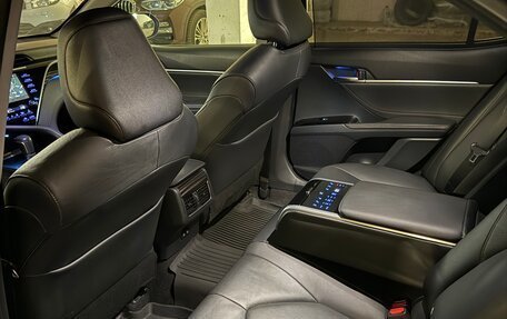 Toyota Camry, 2018 год, 2 850 000 рублей, 9 фотография