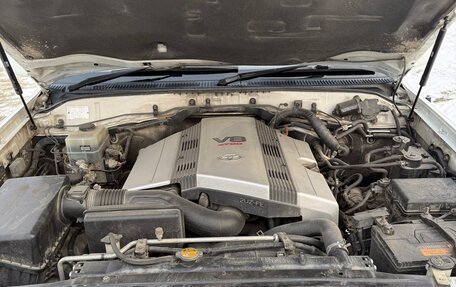 Toyota Land Cruiser 100 рестайлинг 2, 2002 год, 2 200 000 рублей, 6 фотография