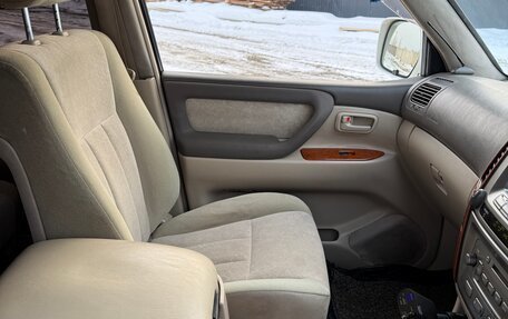 Toyota Land Cruiser 100 рестайлинг 2, 2002 год, 2 200 000 рублей, 8 фотография