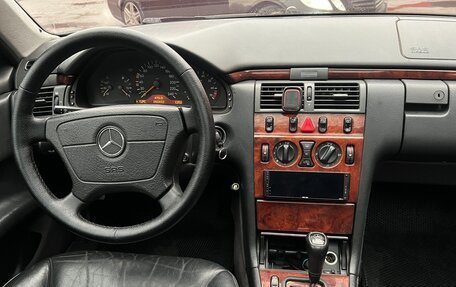 Mercedes-Benz E-Класс, 1999 год, 620 000 рублей, 9 фотография