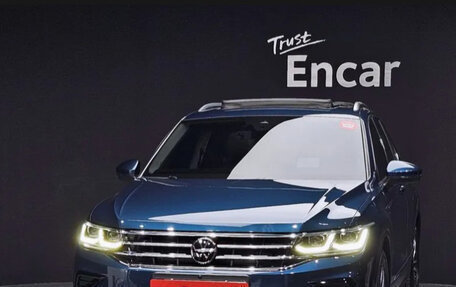 Volkswagen Tiguan II, 2022 год, 3 900 000 рублей, 3 фотография